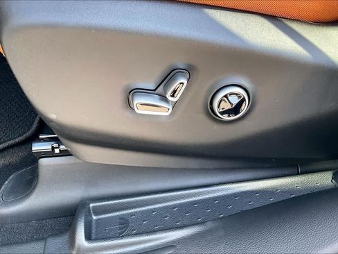 New 2026 Chrysler Pacifica Pinnacle FWD image 16