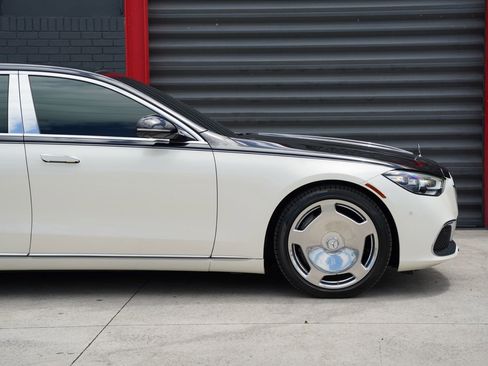 Used 2021 Mercedes-Benz Maybach S 580 4MATIC image 4
