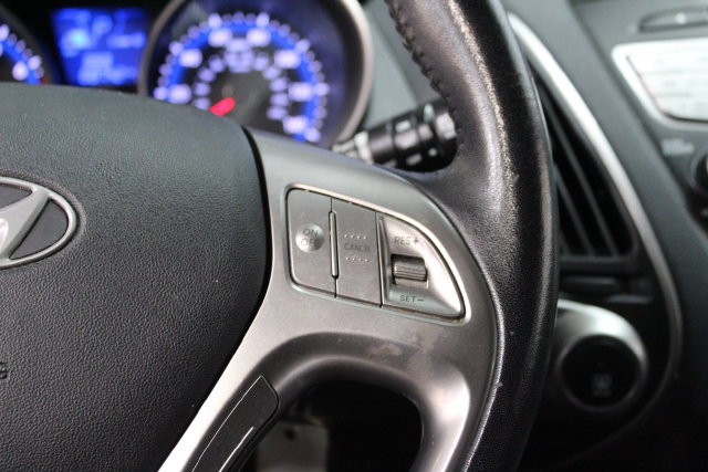 Used 2011 Hyundai Tucson GLS FWD image 17