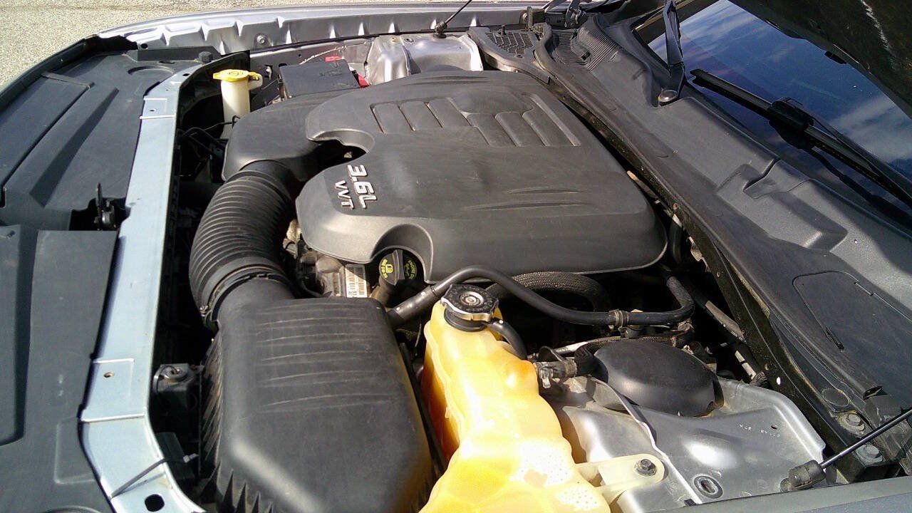 Used 2015 Dodge Challenger SXT Plus RWD image 40