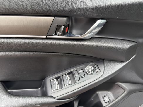 Used 2019 Honda Accord LX image 18