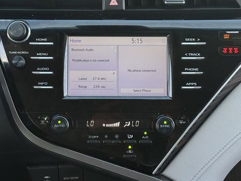 Used 2018 Toyota Camry XLE image 24