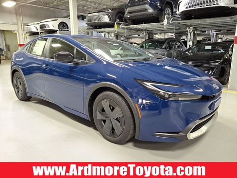 New 2026 Toyota Prius SE image 1