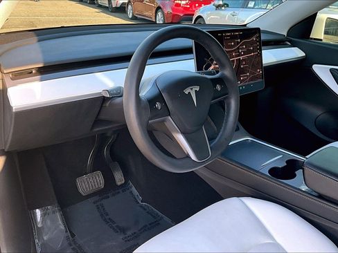 Used 2021 Tesla Model Y Long Range AWD/4WD image 13