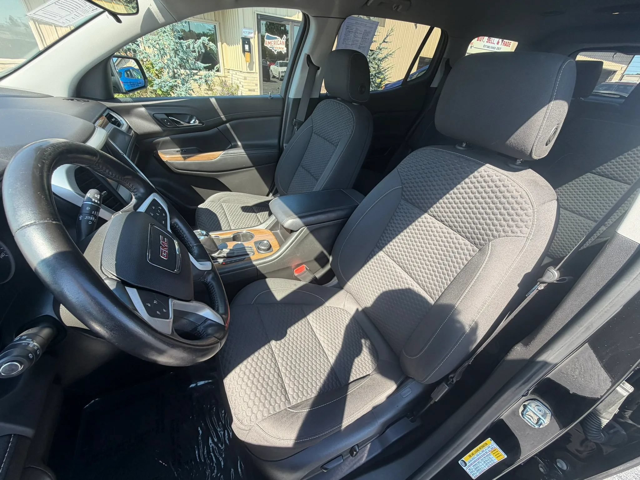 Used 2019 GMC Acadia SLE FWD image 17