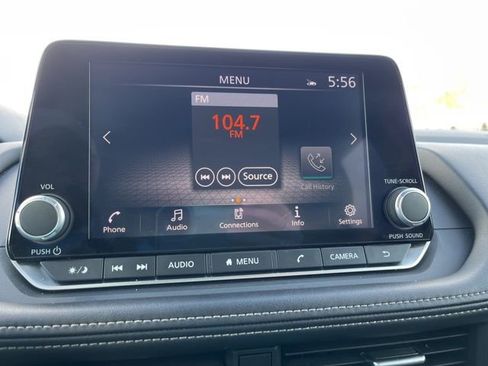 Used 2025 Nissan Rogue SV image 19