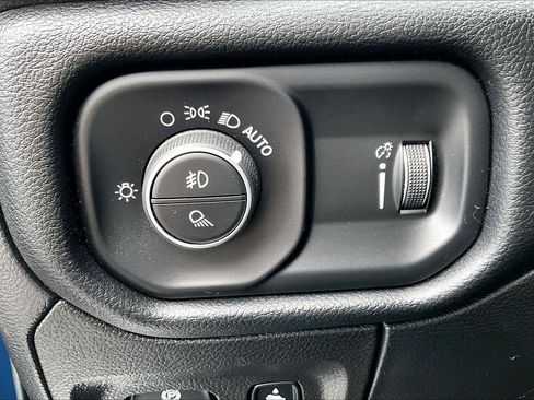 Used 2020 RAM 1500 Big Horn AWD/4WD image 38