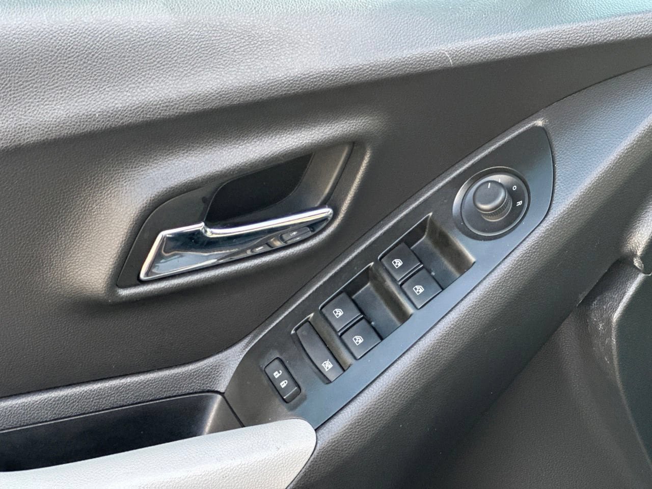 Used 2020 Chevrolet Trax LS w/ Tint and Cruise Package FWD image 14
