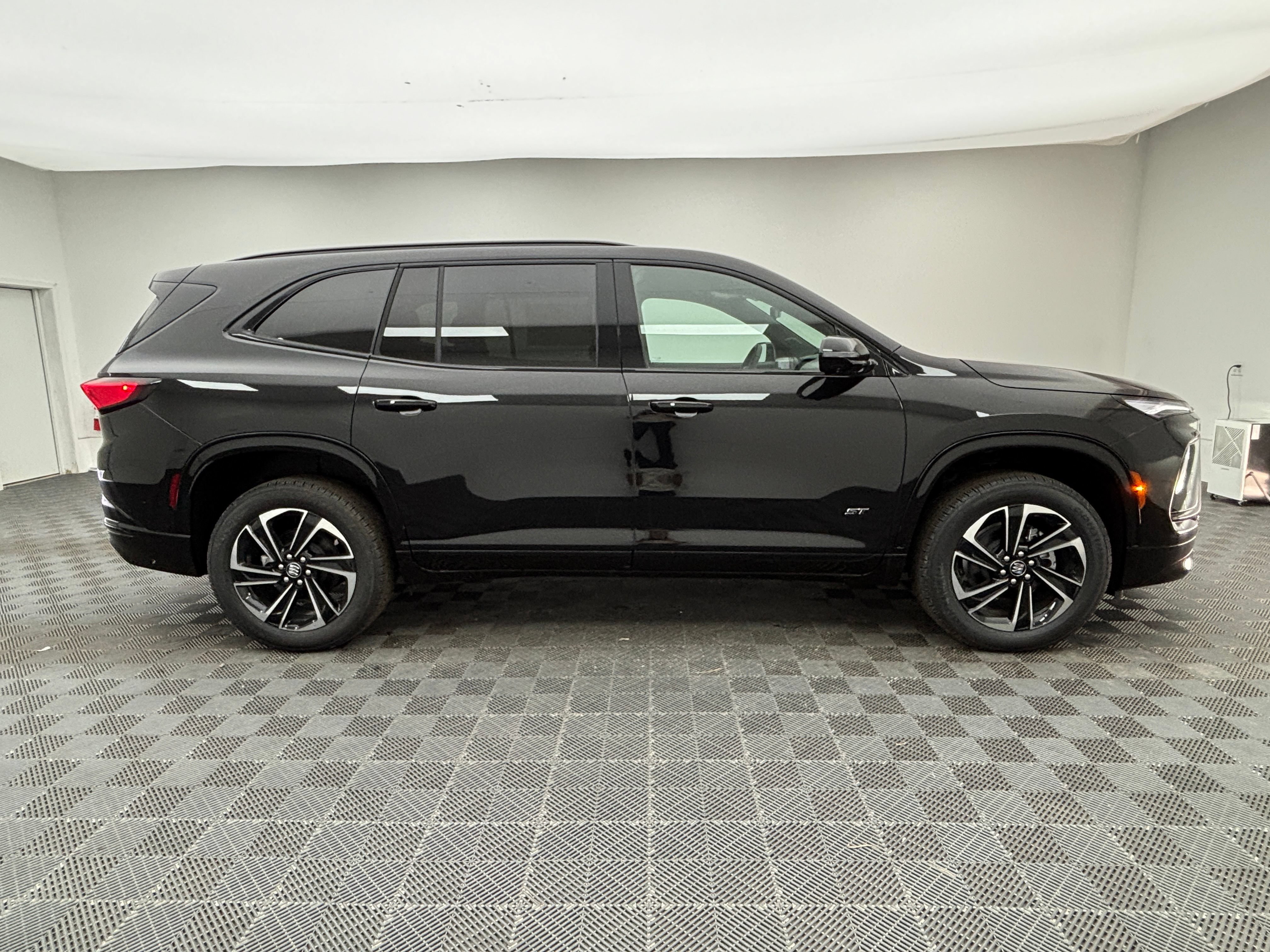 New 2026 Buick Enclave Sport Touring w/ Power Package FWD image 9