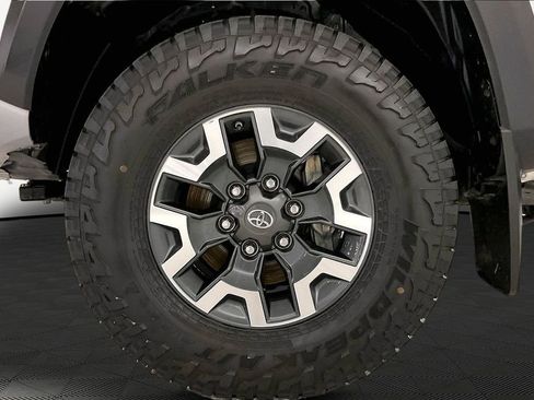 Used 2017 Toyota Tacoma TRD Off-Road w/ Premium & Technology Package image 26