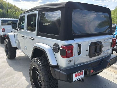 Used 2024 Jeep Wrangler Unlimited Sahara w/ Technology Group AWD/4WD image 5
