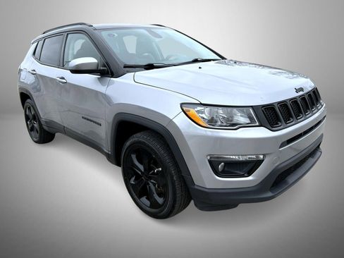 Used 2019 Jeep Compass Altitude image 3