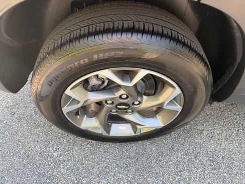 Used 2025 Chevrolet Trax LT FWD image 13