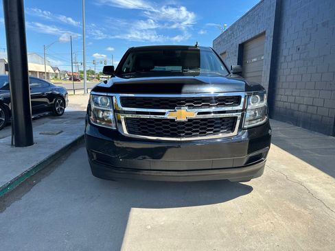 Used 2019 Chevrolet Suburban LT RWD image 3
