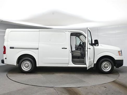 Used 2014 Nissan NV 2500 S image 30