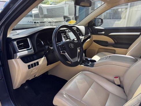 Used 2015 Toyota Highlander XLE AWD/4WD image 14