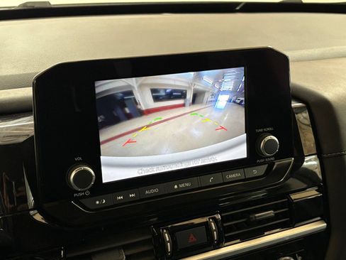 Used 2025 Nissan Pathfinder SV FWD image 25