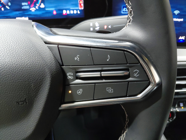 Used 2026 Chevrolet Traverse LT FWD image 39