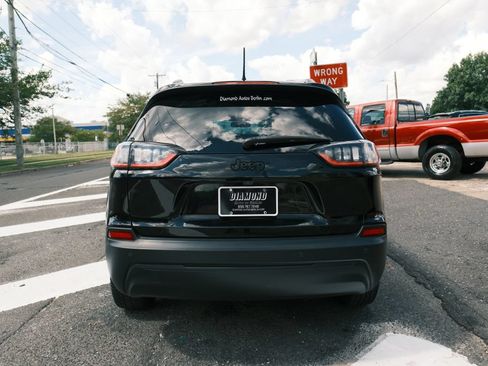 Used 2019 Jeep Cherokee Latitude Plus FWD image 6