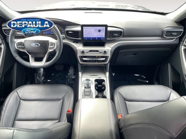 Used 2024 Ford Explorer XLT w/ Equipment Group 202A AWD/4WD image 13