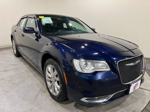 Used 2016 Chrysler 300 Limited w/ Driver Convenience Group image 2