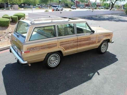 Used 1990 Jeep Grand Wagoneer image 14