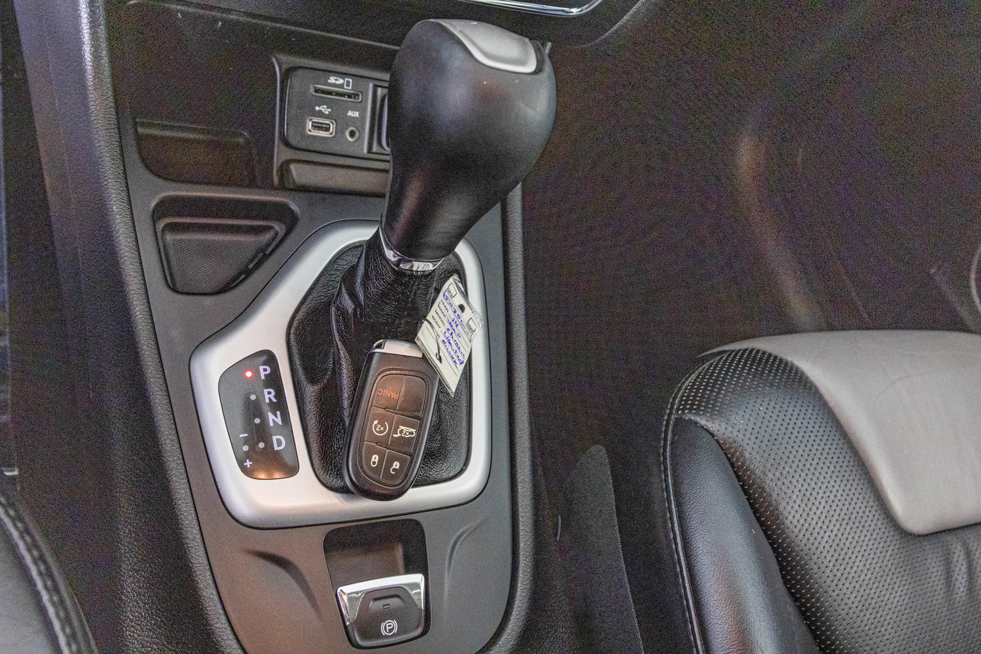 Used 2014 Jeep Cherokee Limited w/ Luxury Group FWD image 27