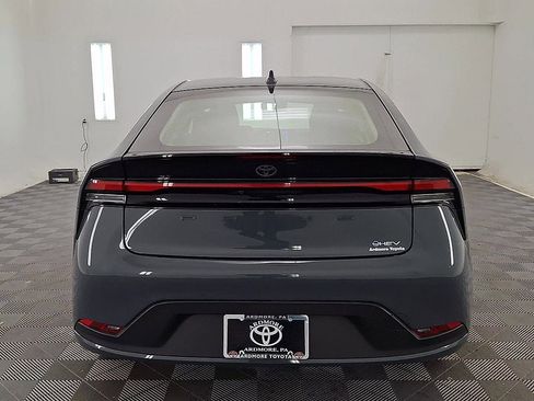 Used 2024 Toyota Prius LE image 3