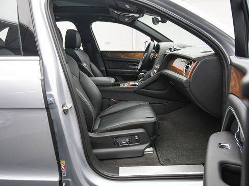 New 2025 Bentley Bentayga image 44