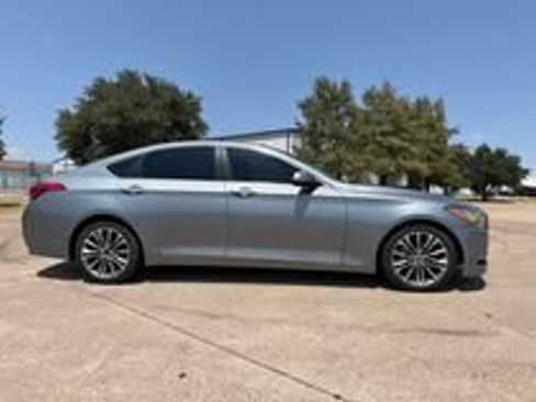 Used 2015 Hyundai Genesis 3.8 RWD image 3