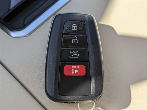 Used 2020 Toyota Highlander Limited image 25