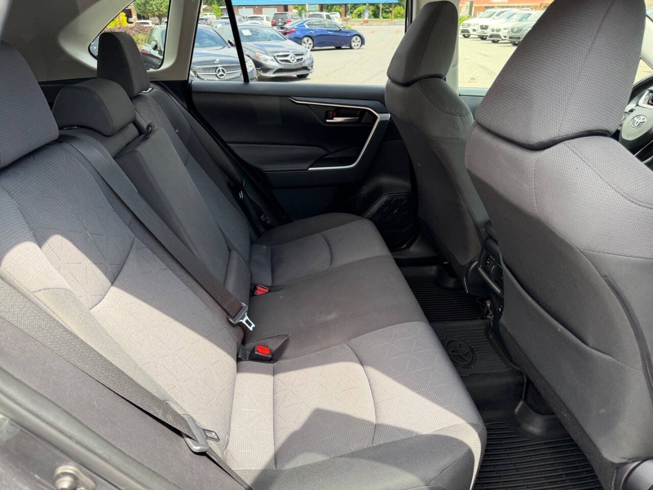 Used 2020 Toyota RAV4 XLE w/ Convenience Package AWD/4WD image 16