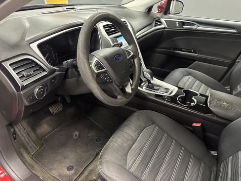 Used 2016 Ford Fusion SE FWD image 10
