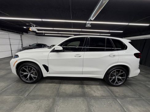 Used 2025 BMW X5 sDrive40i w/ M Sport Package image 3