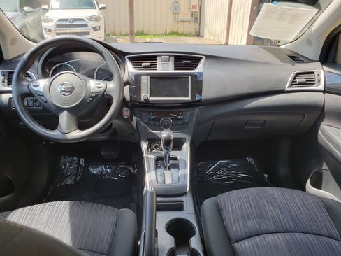 Used 2019 Nissan Sentra SV FWD image 3