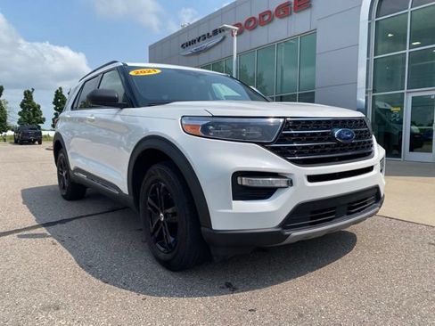 Used 2021 Ford Explorer XLT w/ Equipment Group 202A AWD/4WD image 3