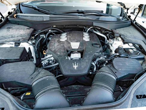 Used 2019 Maserati Levante GranLusso AWD/4WD image 49