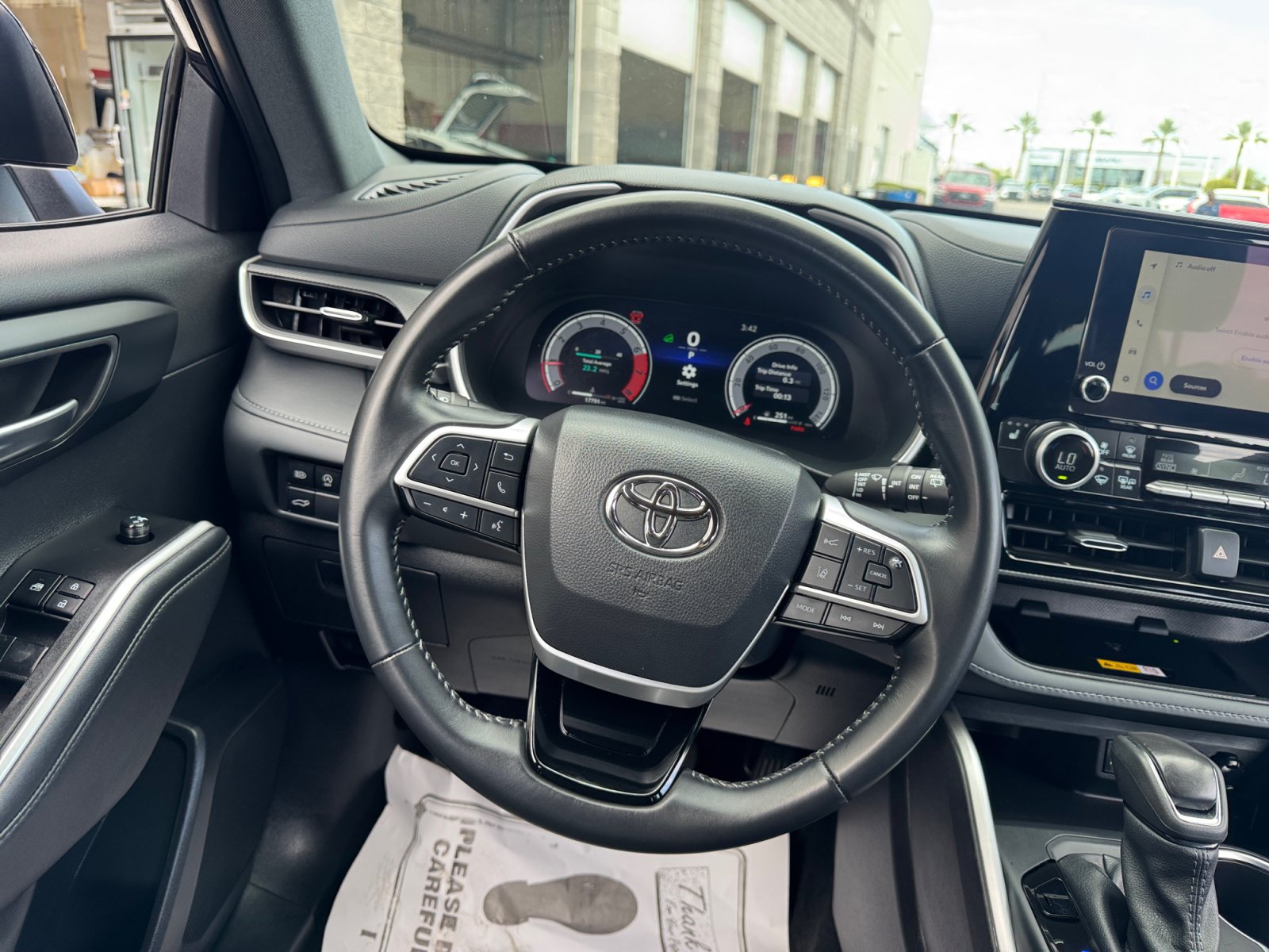 Used 2025 Toyota Highlander XSE AWD/4WD image 9