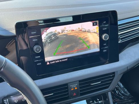 Used 2025 Volkswagen Jetta SE image 24