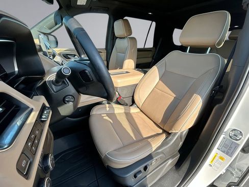 Used 2023 Chevrolet Tahoe Premier w/ Premium Package 2 RWD image 30