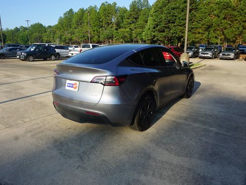 Used 2024 Tesla Model Y Long Range AWD/4WD image 26
