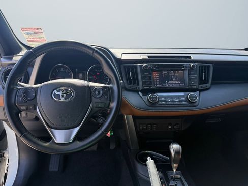 Used 2017 Toyota RAV4 SE FWD image 9