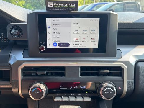 Used 2025 Toyota Tacoma SR5 AWD/4WD image 29