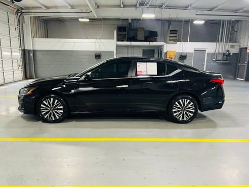 Used 2024 Nissan Altima 2.5 SV FWD image 14