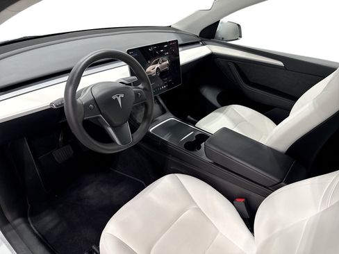 Certified 2023 Tesla Model Y Long Range AWD/4WD image 9