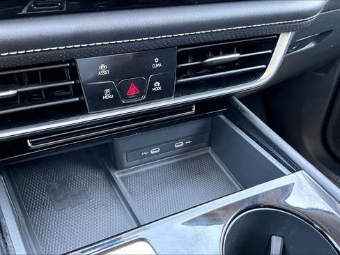 Used 2024 Volkswagen Atlas SE FWD image 32