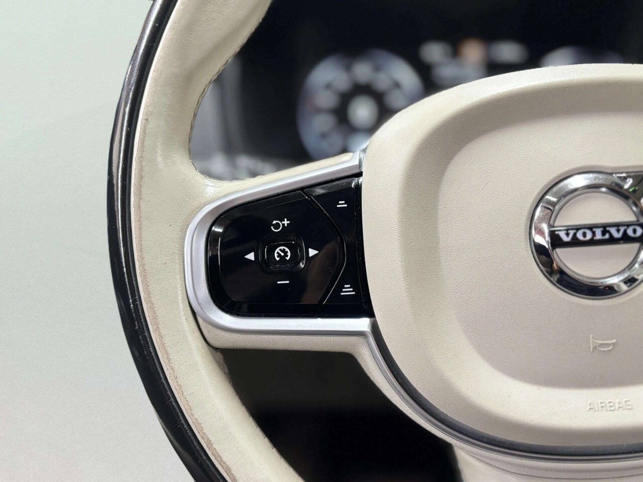 Used 2018 Volvo XC90 T5 Momentum w/ Convenience Package FWD image 37