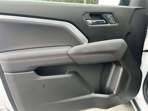 Used 2025 Chevrolet Colorado Z71 w/ Z71 Convenience Package 2 image 16