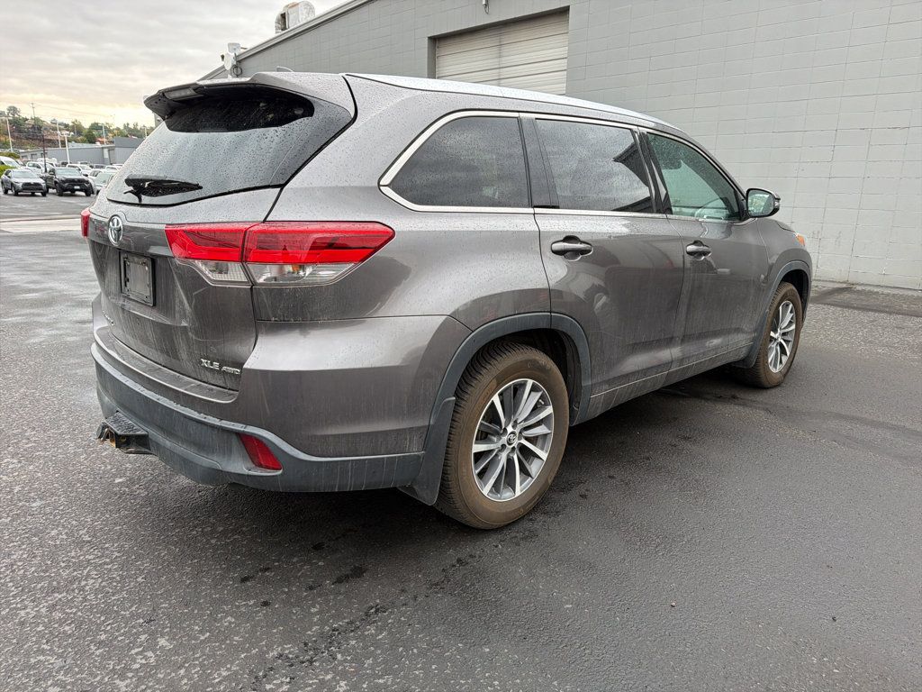 Used 2018 Toyota Highlander XLE AWD/4WD image 7