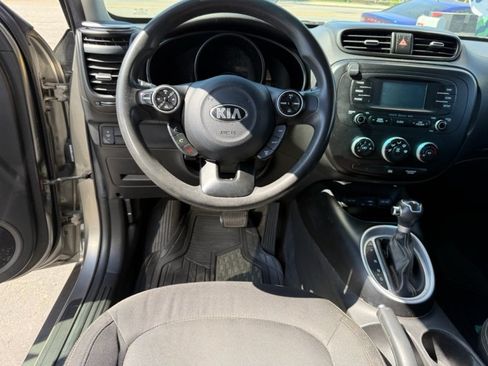 Used 2016 Kia Soul + FWD image 17